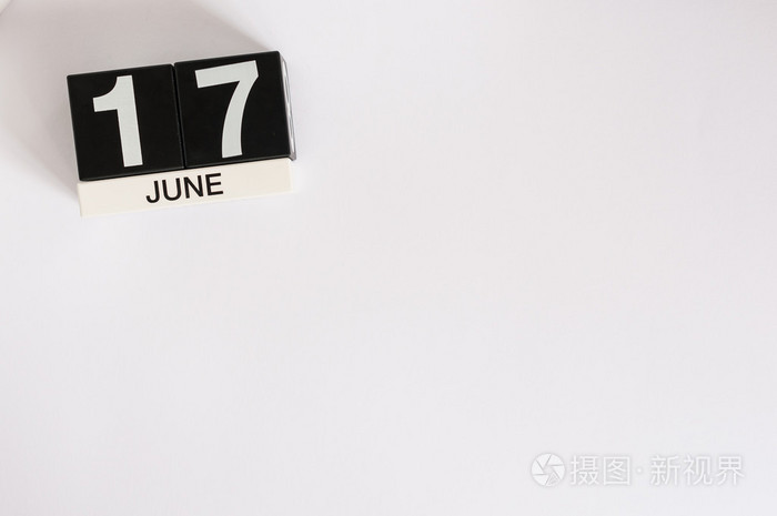 六月十七日 6月17日白色背面木色日历图像照片 正版商用图片0pt7w1 摄图新视界