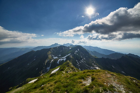 夏季高石山景观