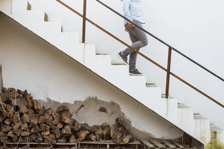 树楼梯图片-树楼梯素材-树楼梯插画-摄图新视界