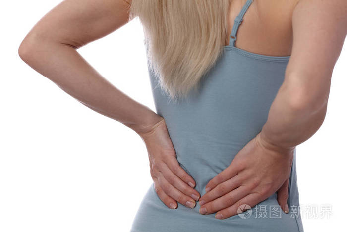 背痛体育健身女人摩擦她的腰背部的肌肉体育锻炼损伤