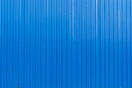 蓝色金属表面垂直条纹图案纹理背景照片