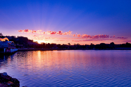 微妙的日落颜色图片