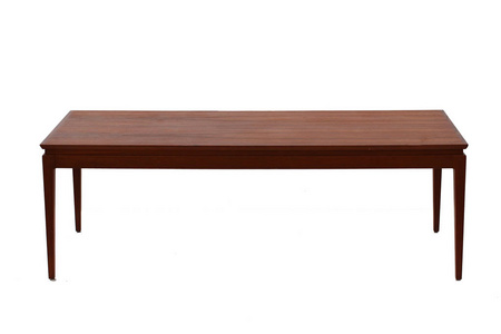 桌子周围的人图片