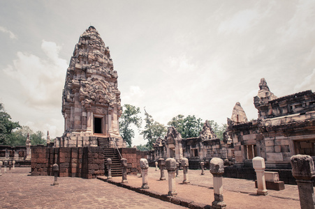 主要城堡的座 Sadok 角 Thom 在泰国 Sa 缴省。主要城堡结构是由砂岩制成