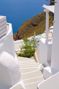 希腊圣托里尼岛上的明亮楼梯