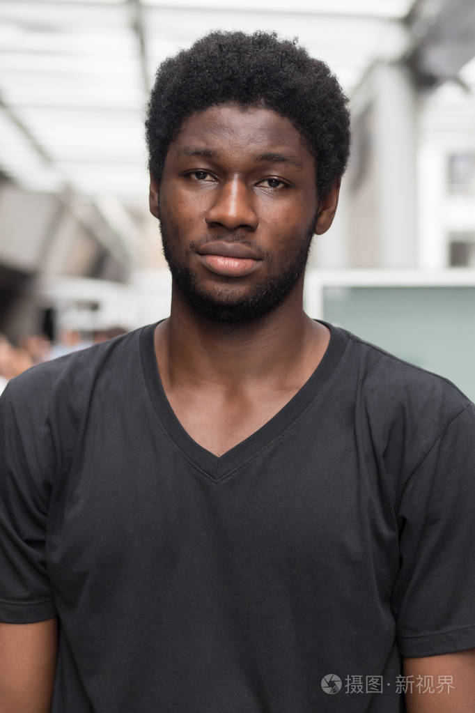 20s非洲人肖像头像年轻成人黑皮肤非洲人肖像西部非洲青年成人人模型