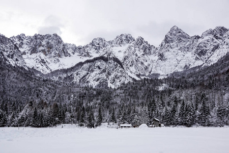 冬日雪山山顶景观