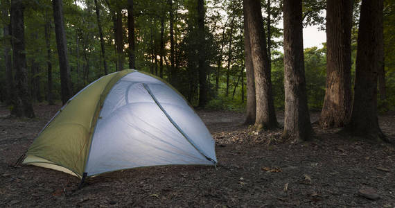 帐篷和露营地, 因为太阳是设置在后面