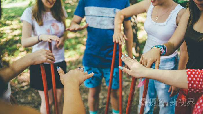 棍子在手上转圈儿图片