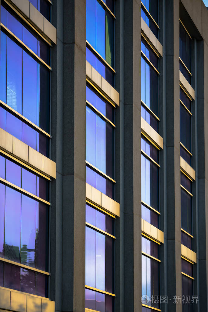 犹他州首府的反光玻璃窗