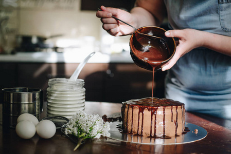 怎么做图层样式女人手做蛋糕照片