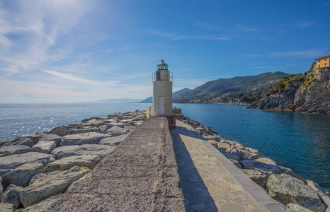 Camogli, 热那亚省, 意大利, 地中海沿岸的灯塔景观