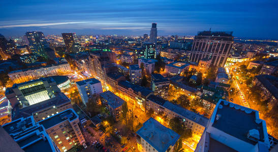 基辅市乌克兰的首都。夜景全景图