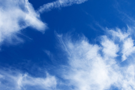 晴朗的天空与云彩图片