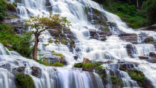 大天然水从山在泰国清迈落下