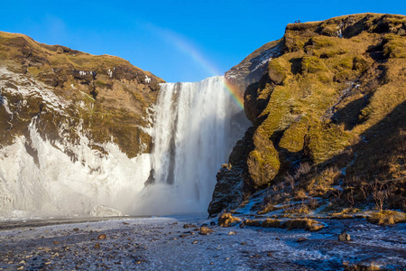 前往冰岛。美丽的冰岛瀑布 Skogafoss