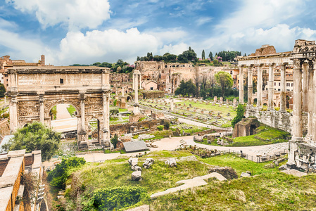意大利罗马论坛的废墟上，风景