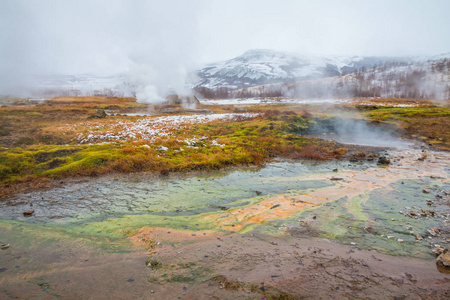 伟大的 Geysir, 是一个喷泉在冰岛西南