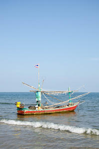 老木当地的渔船上海洋海岸和海滩的总和