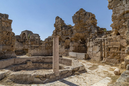 北塞浦路斯 Turksh 共和国萨拉米斯遗址。这些罗马废墟日期从大约31bc