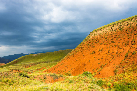 美丽的山景观在风积山，Kyrgyzsta