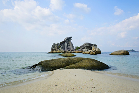 勿的海滩印度尼西亚