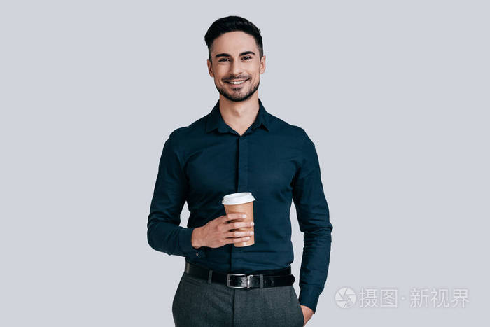好男人与咖啡杯