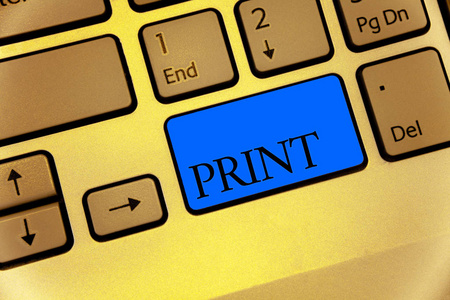 书写显示打印的便笺。商业照片展示通过机器使用墨水或碳粉键盘在纸上产生字母数字符号棕色键黄色笔记本电脑小键盘笔记本上网本