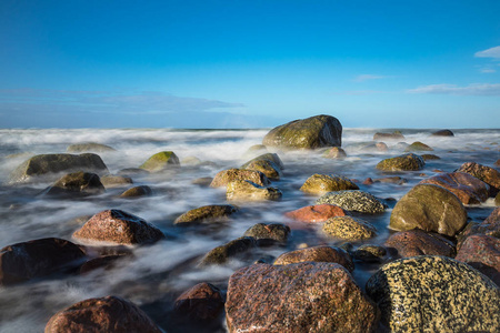 在波罗的海岸边的石头