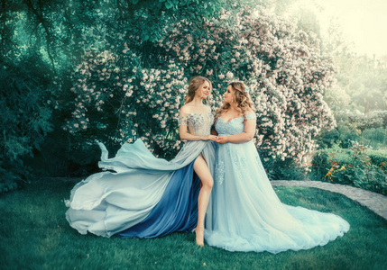 餐桌在雾中图片