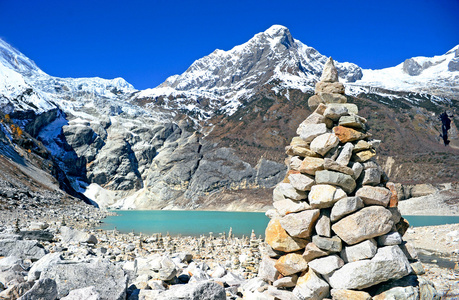 喜马拉雅山风景用石塔上前景