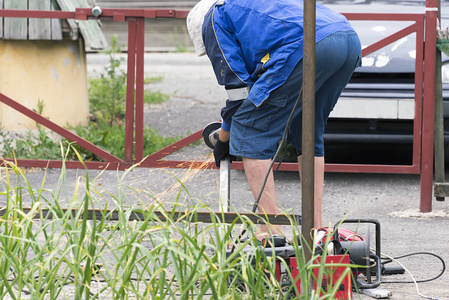 人是 cua 人是锯金属与 sawtting 金属