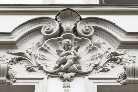 在旧建筑，丘比特，布拉格，捷克共和国的立面上的救济