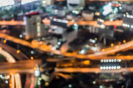 顶视图模糊散景光公路立交桥夜景