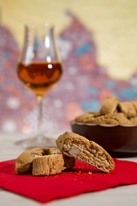 意大利 cantucci 饼干在红色的餐巾的特写