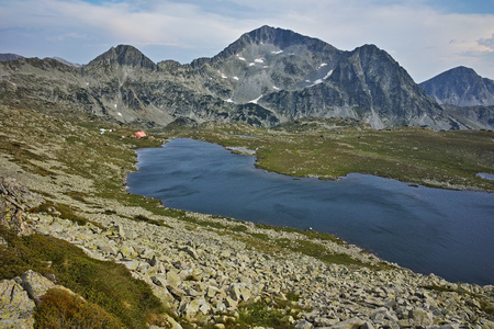 卡梅尼察峰和 Tevno 湖，皮林山的全景视图