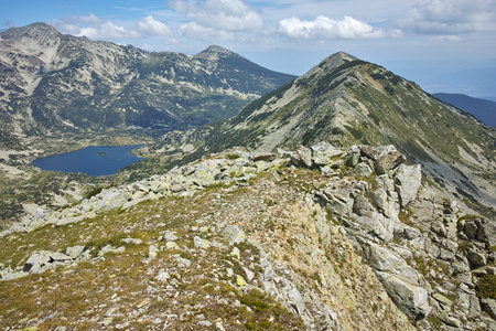 Popovo 湖和 Polezhan 峰，查看窗体 Dzhano 峰值，皮林山