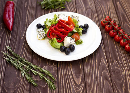 希腊新鲜健康蔬菜色拉配奶酪 西红柿 黄瓜 洋葱 橄榄