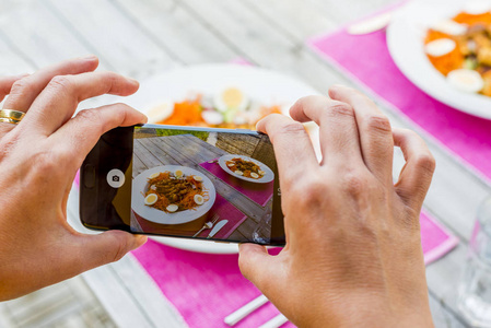 拍摄食物与智能手机