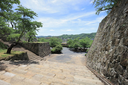 津山城堡景观和夏季时间日本