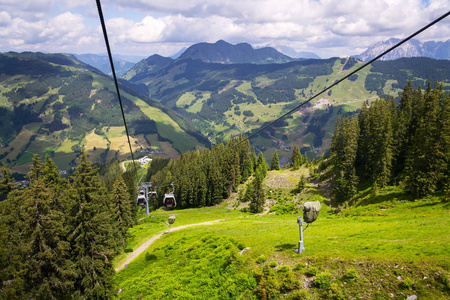 Saalbach 空中视图从 Schattberg x 新闻缆车在 x 线车手足迹, SaalbachHinterglemm