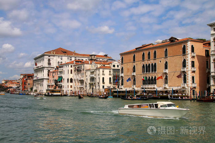 看风景的京杭大运河，房子和摩托艇在威尼斯，意大利
