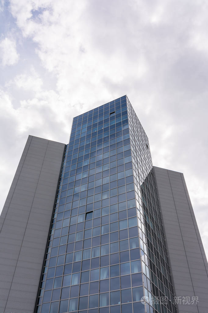 现代玻璃办公大楼建筑户外多云 overca