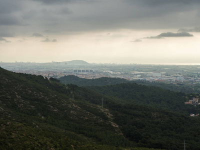 从巴塞罗那的 Garraf 公园和 Baix 的一部分埃普拉特约布里加的鸟瞰图