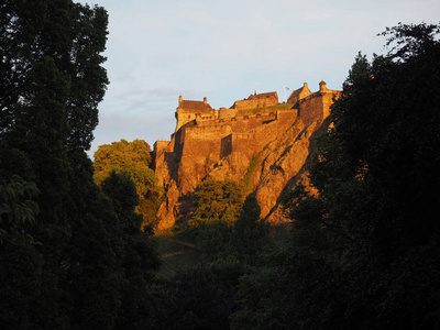 爱丁堡城堡在城堡岩石在日落