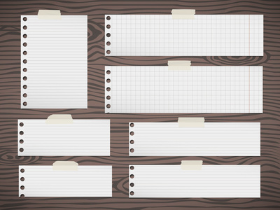 件的白色方形的便条纸贴在棕色木墙上或桌