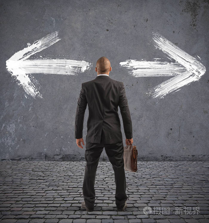 迷茫的商人必须选择正确的方式