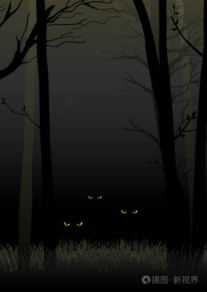 骇人的眼睛盯着,从黑暗的树林里潜伏着