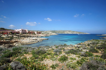 科米诺 Kemmuna 岛海滩旁边的废弃酒店, 马耳他