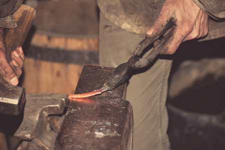 金属马蹄铁图片